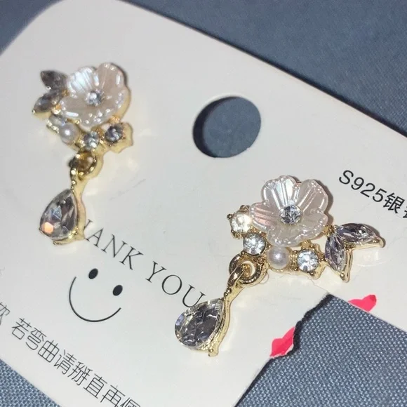 925 Stamped Floral Pearl Earrings - Picture 2 of 4